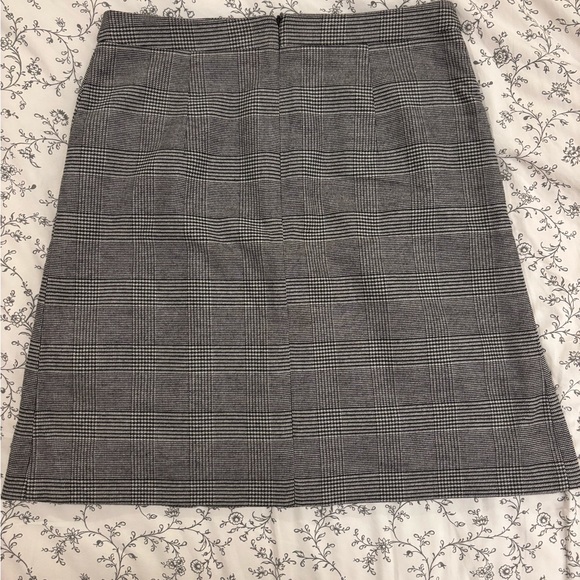Classic Gray Plaid Women's Skirt - Picture 4 of 4
